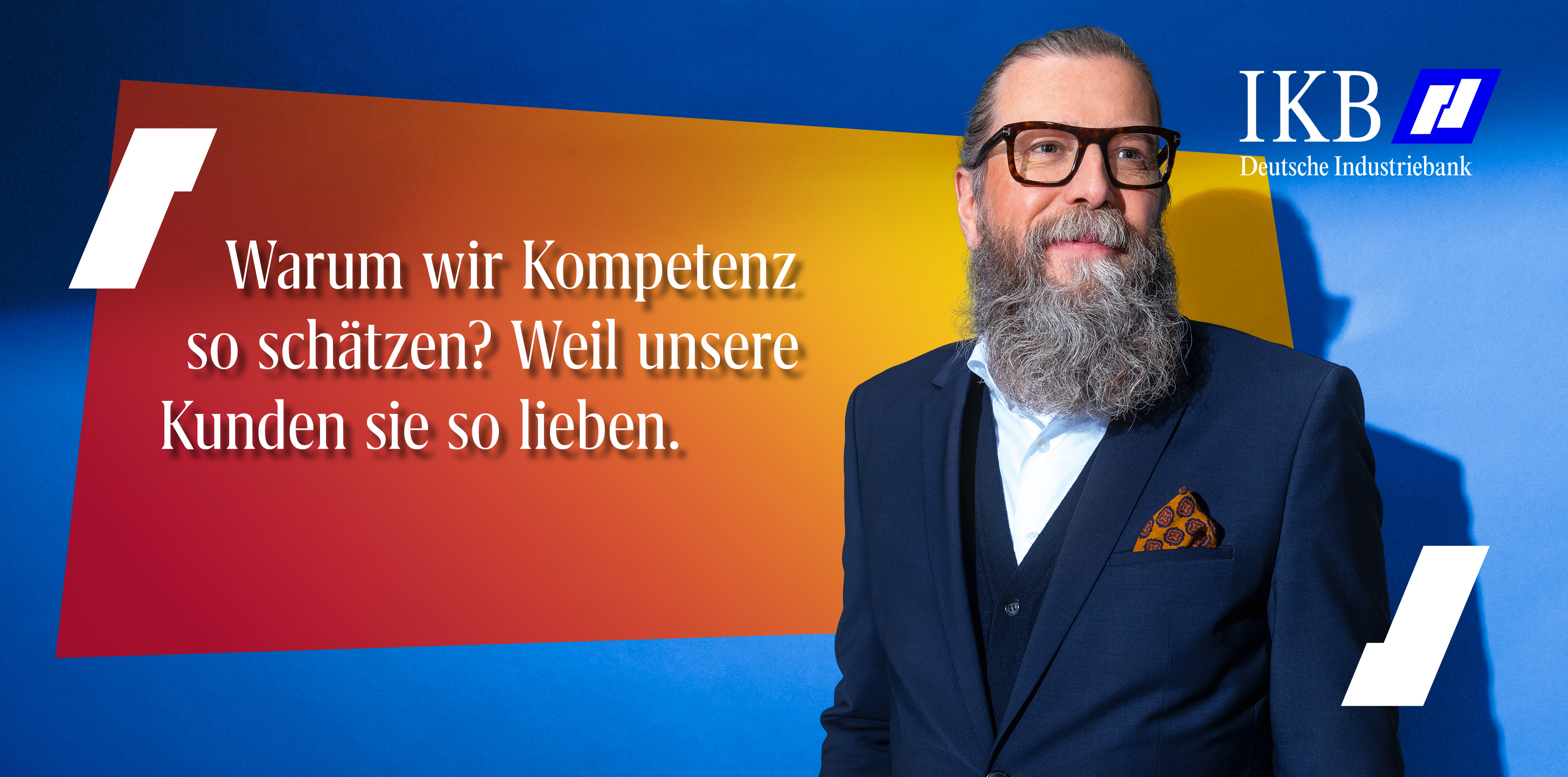 Headerbild: Mitarbeiter im Portrait mit dem Text: 'Was du nach 18 Monaten kannst? Hierbleiben zum Beispiel.'