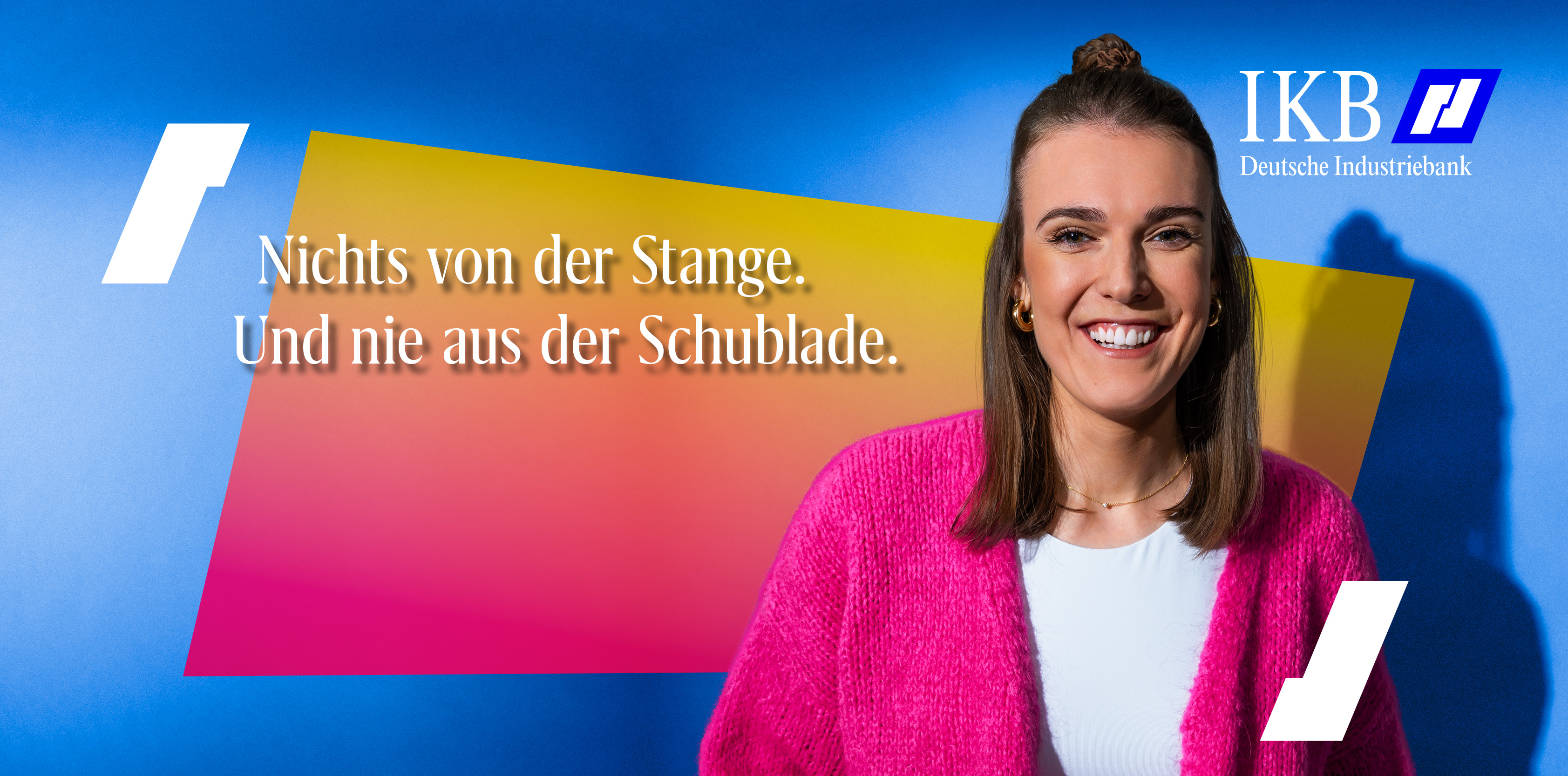 Headerbild: Mitarbeiter im Portrait mit dem Text: 'Was du nach 18 Monaten kannst? Hierbleiben zum Beispiel.'
